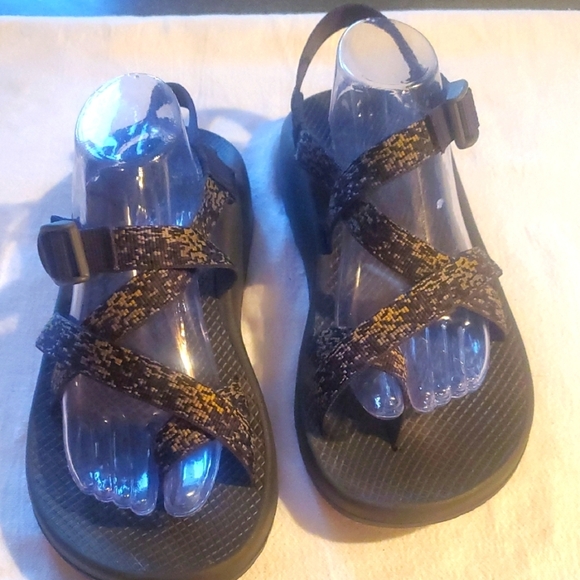 Chaco Men's Z/2 Classic with Toe Loop Black & Gold Sz. 11 Sandals - Picture 1 of 11